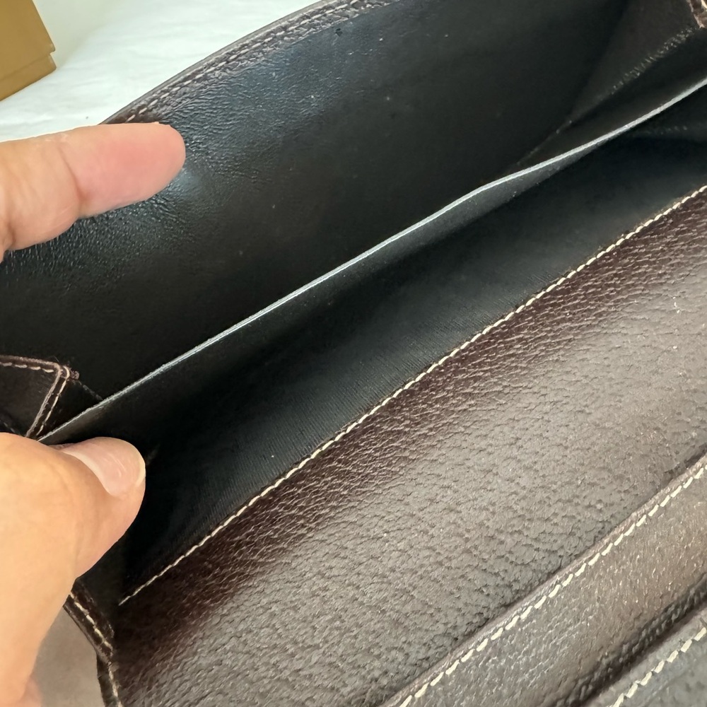 Authentic Gucci Tan and Brown Monogram Wallet with Box - Picture 13 of 14
